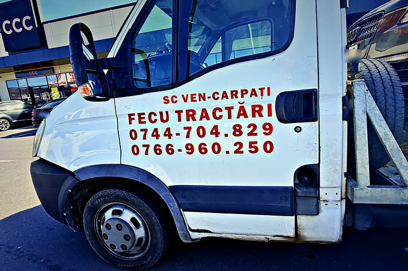 Autospecială FECU Tractări Auto — date de contact pe ușă
